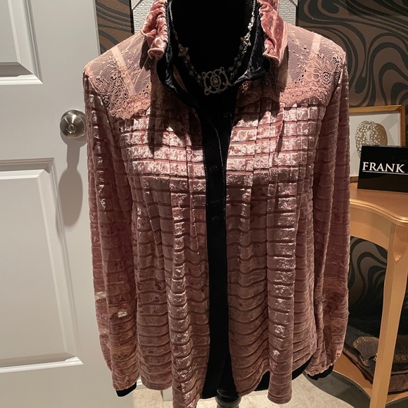 Classy Pink Velvet and Lace Tuxedo Top - Picture 5 of 16